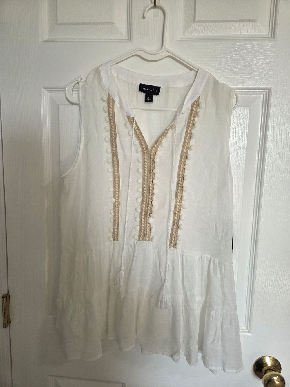 I.N. Studio White Sleeveless Tunic with Beige Trim and Tassels
